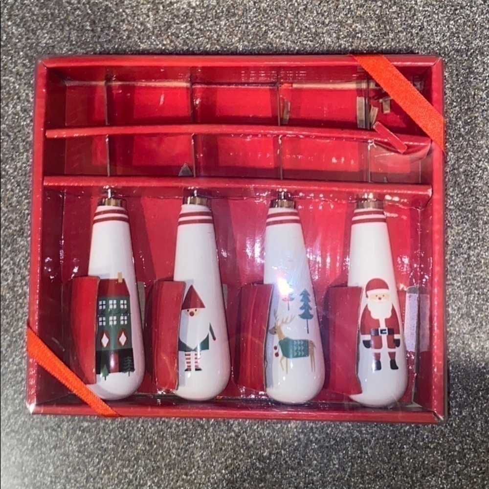 4-Piece Cheese Spread Holiday Knives NWT